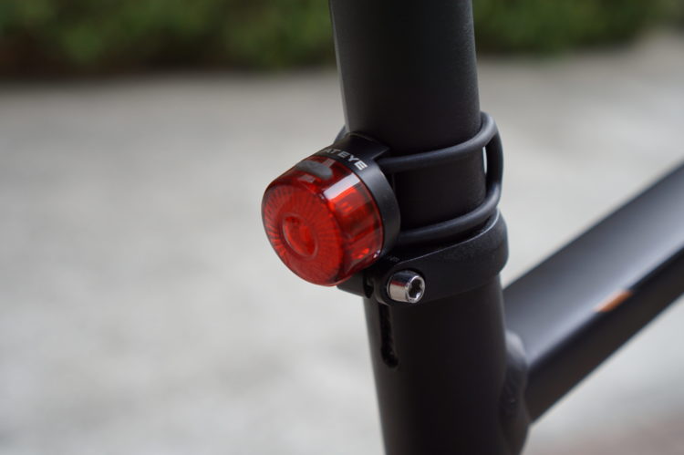 おすすめの自転車用品】LEDテールライト CATEYE(キャットアイ) LOOP2 のレビュー。小型＆防水仕様で安心。 | NO REVIEW, NO  LIFE. 〜暮らしを豊かにしてくれたおすすめのモノやサービスをレビューするブログ〜