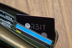 忘れ物防止タグ 【FINDORBIT CARD & FINDORBIT KEY】の購入レビューと使い方を解説。もうスマホ、財布、鍵はなくしません。※動画あり