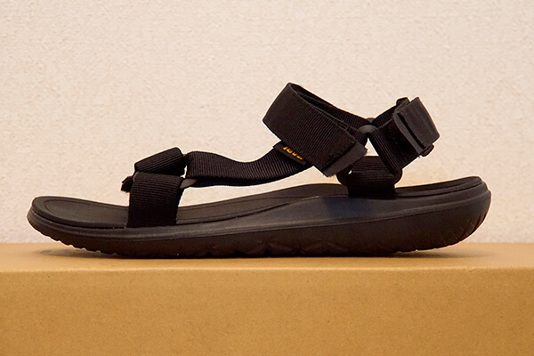 Teva(テバ)のサンダルは【テラフロート ユニバーサル ライト メンズ】が軽量＆スタイリッシュでおすすめ。ハリケーンXLT2とドリフトをアマゾンワードローブで徹底比較したレビュー