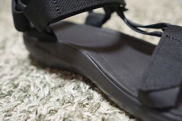 Teva(テバ)のサンダルは【テラフロート ユニバーサル ライト メンズ】が軽量＆スタイリッシュでおすすめ。ハリケーンXLT2とドリフトをアマゾンワードローブで徹底比較したレビュー