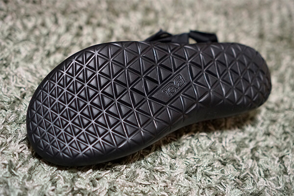 Teva(テバ)のサンダルは【テラフロート ユニバーサル ライト メンズ】が軽量＆スタイリッシュでおすすめ。ハリケーンXLT2とドリフトをアマゾンワードローブで徹底比較したレビュー