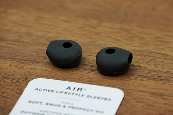 完全ワイヤレスイヤホン【HAPPY PLUGS AIR 1】のレビューと20%OFFで購入する方法も紹介。スウェーデンデザイン＆ファッション性の高いおすすめのインナーイヤー型イヤホン【ハッピープラグス PR】