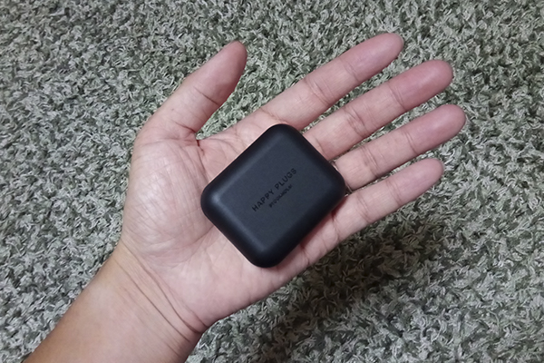 肝心のサイズも51x63x20㎜と手のひらに収まるコンパクトサイズ。