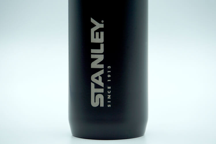 スタンレーの水筒【真空スイッチバックマグ】のレビュー。ワンタッチで直飲みできておすすめ。【STANLEY マウンテンシリーズ】
