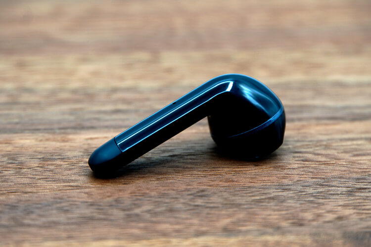 HAPPY PLUGS AIR1 PLUSのイヤホンの耳にフィットするフォルム