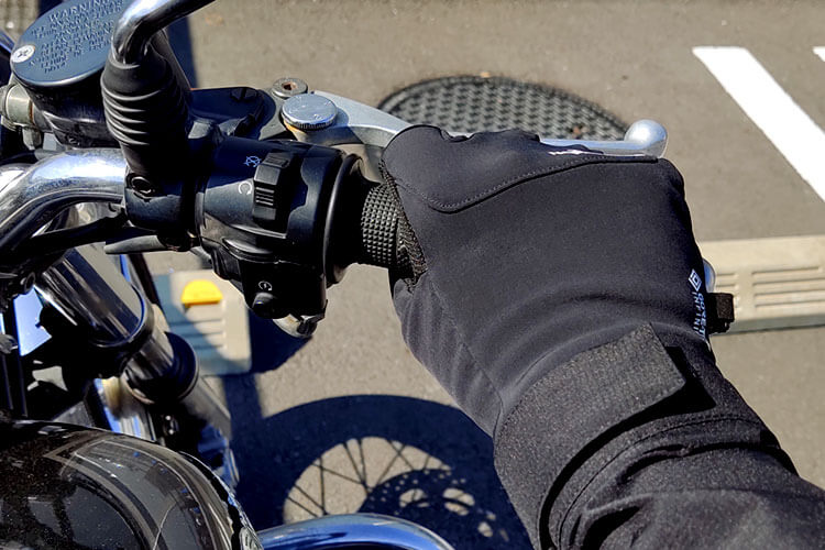 ノースフェイスのウィンドストッパーイーチップグローブはバイクで使用可能