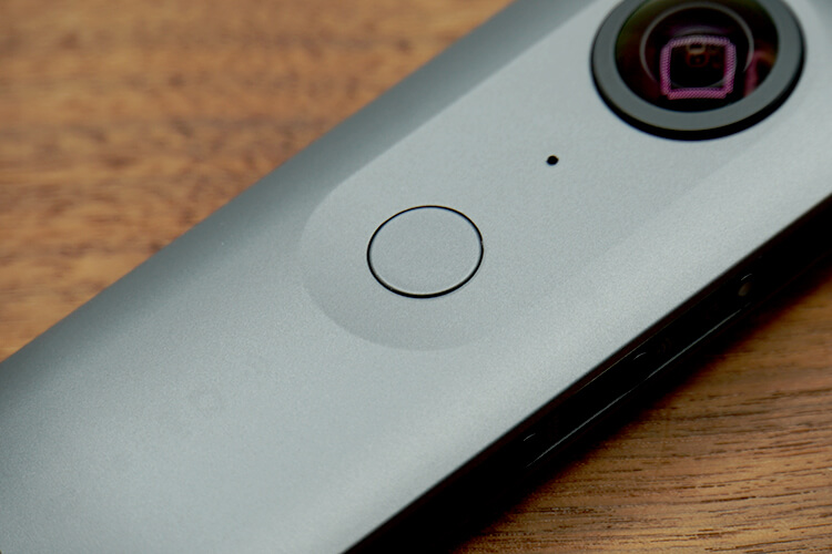 リコー シータ Vのシャッターボタン