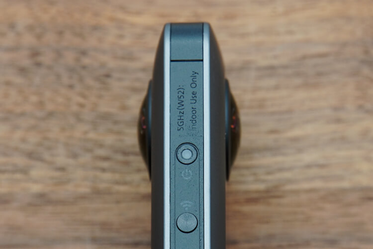 リコー シータ Vの裏表の魚眼レンズを横から見たイメージ