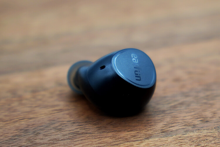 EarFun Free 2のシックで丸みを帯びたフォルム