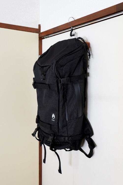 NIXON Hauler 35L Backpack（ニクソン ハウラー）の斜め横