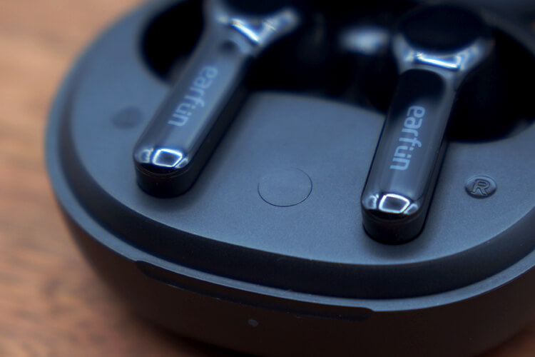 EarFun Air Pro 2のリセットボタン