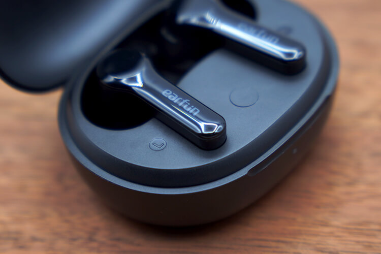 EarFun Air Pro 2のイヤホン本体のロゴ