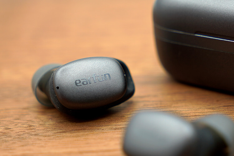 【超コンパクトでノイキャン＆外音取込】EarFun Free Pro 2の徹底レビュー。他モデルとサイズ比較してみた