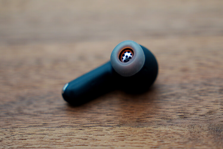 SOUNDPEATS Capsule3 Proのイヤホン　耳にフィットするデザイン
