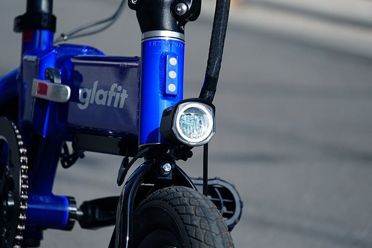 glafit GFR-02のヘッドライト点灯時