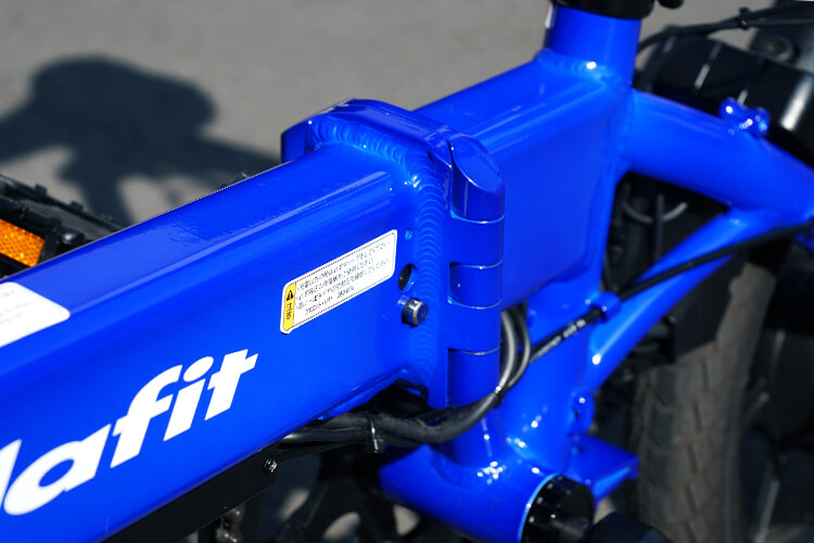 glafit GFR―02フレームの充電コード差込口