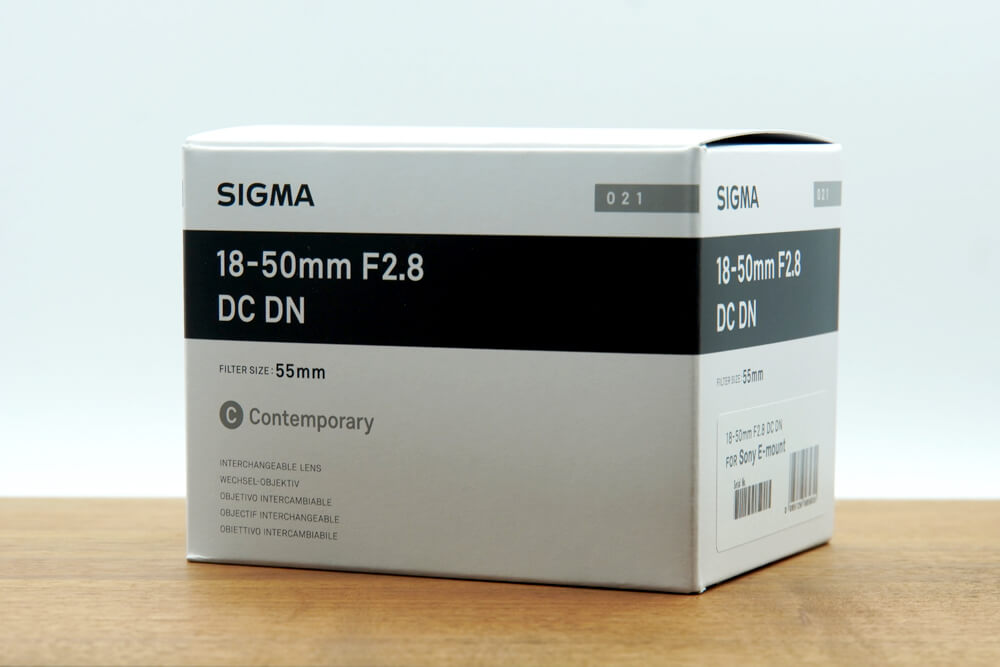 SIGMA 18-50mm F2.8-4.5 外箱あり、フードあり aマウント