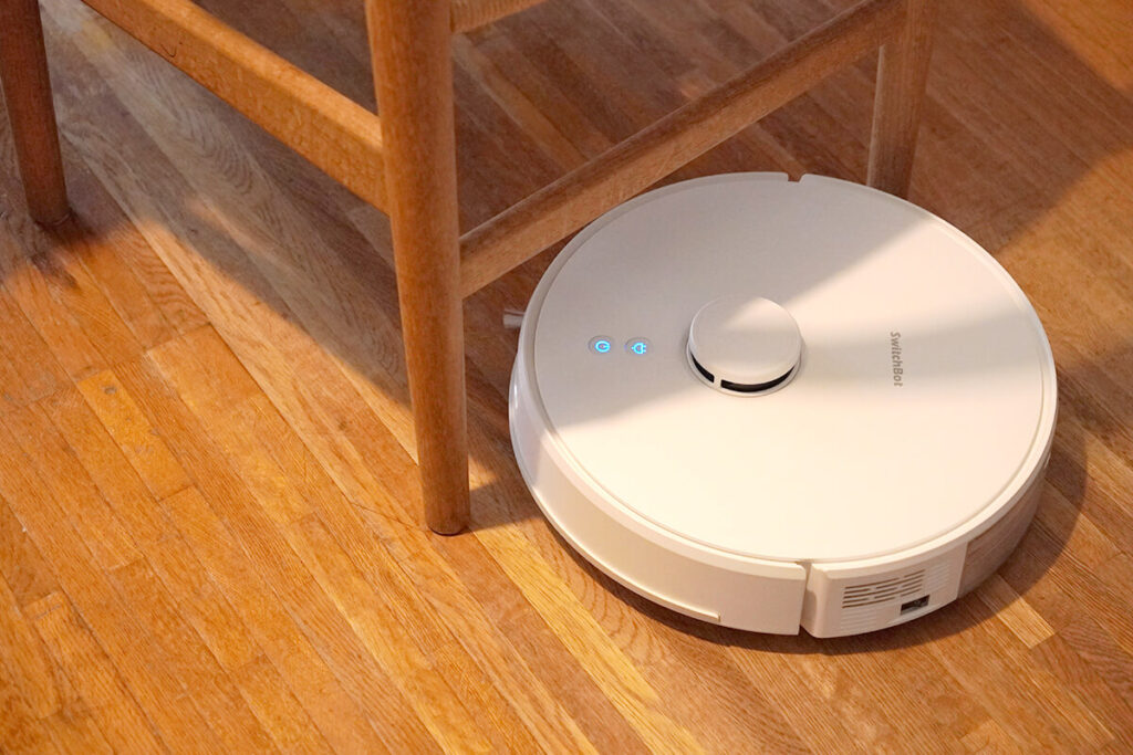 【徹底レビュー】SwitchBot K10+は世界最小級の直径25cm！狭い場所も掃除可能なおすすめのロボット掃除機 NO REVIEW