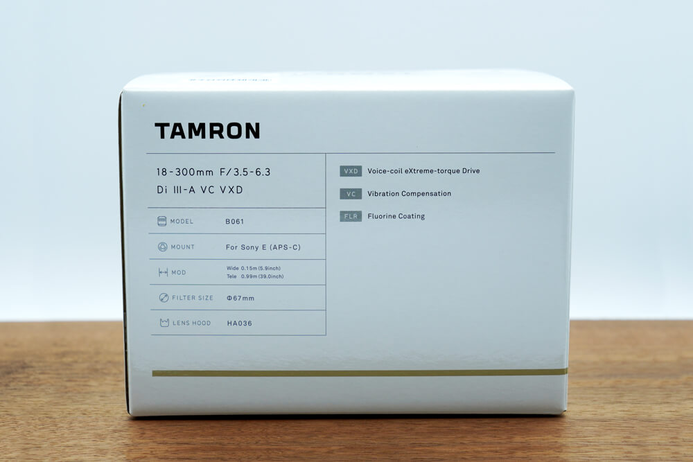 タムロン 18-300mm F/3.5-6.3 Di III-A VC VXD B061（ソニーEマウント）の梱包箱　裏面