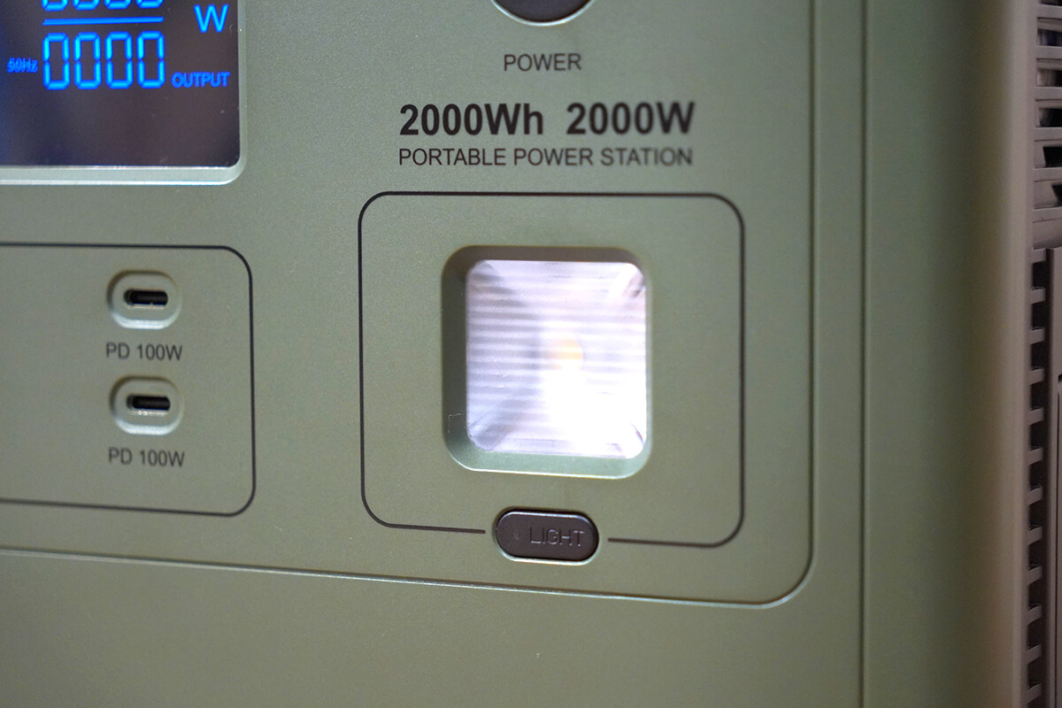 EENOUR P2001（ポータブル電源）のライト　オフ