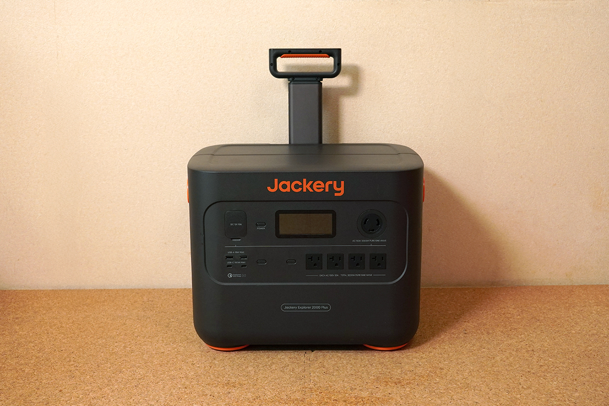 Jackery ポータブル電源 2000 Plusの本体　正面