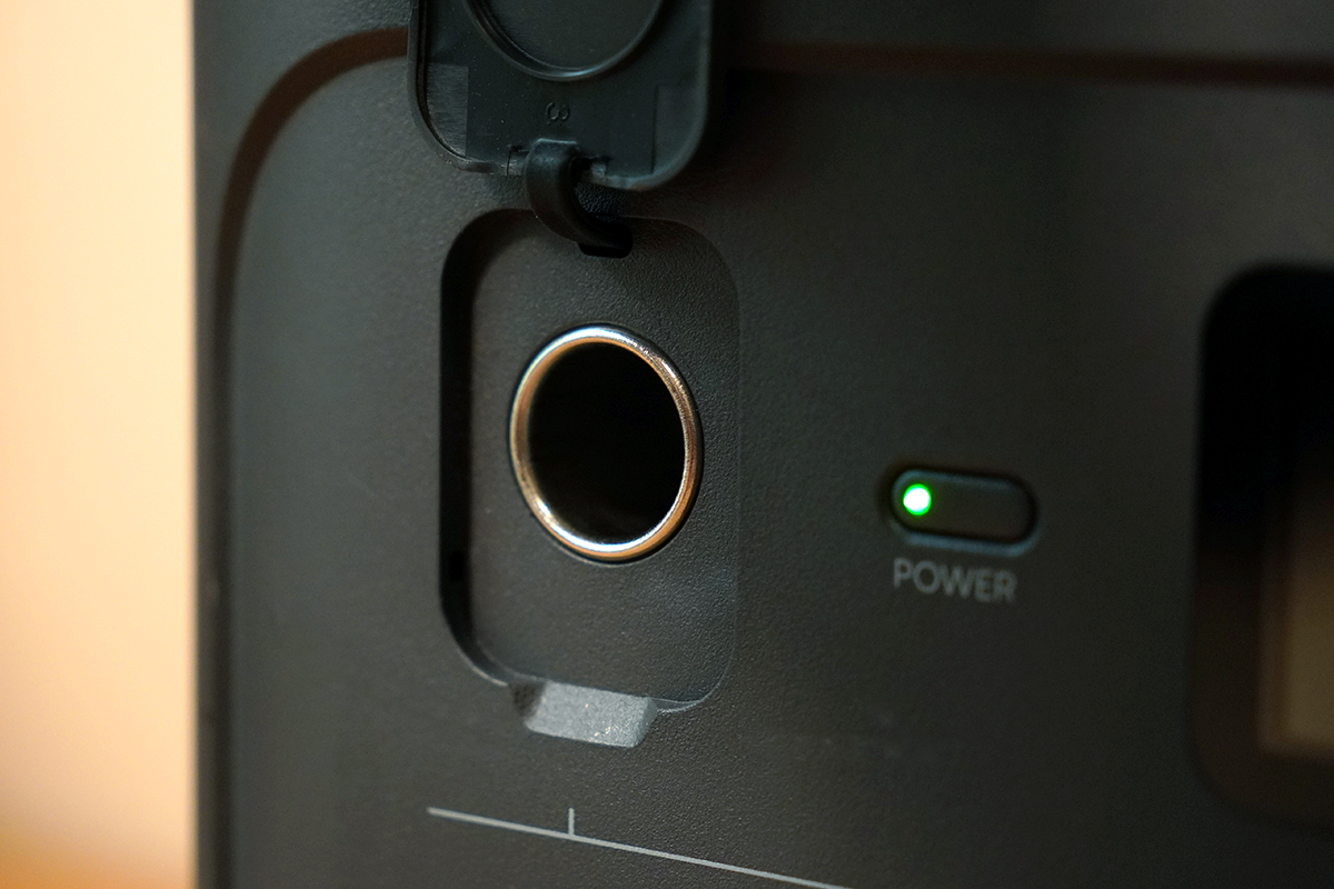 Jackery ポータブル電源 2000 Plusのシガーソケット出力