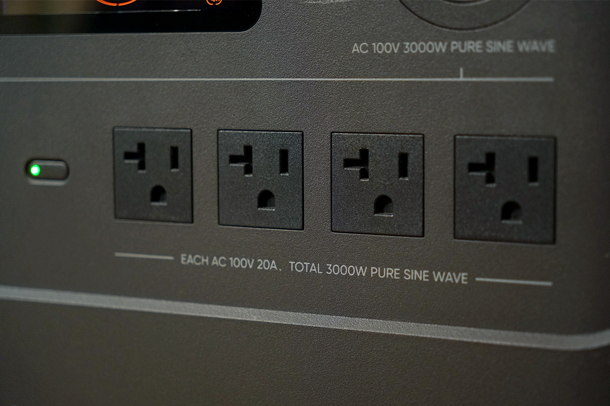 Jackery ポータブル電源 2000 PlusのAC出力ポート