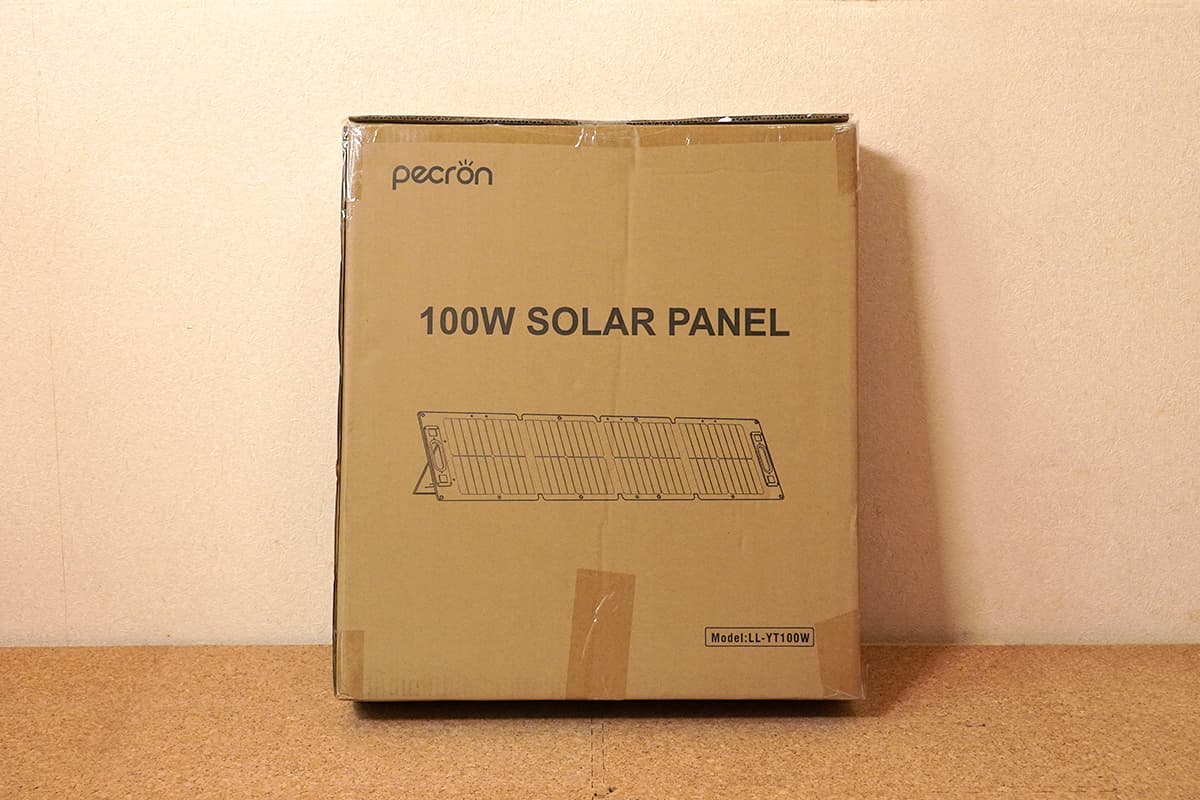 PECRON 100W ソーラーパネルの梱包　表