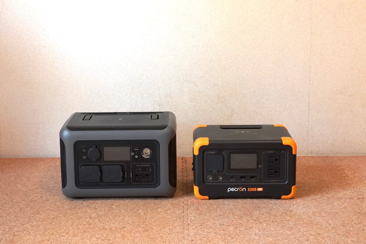 PECRON E300LFP ポータブル電源とALLPOWERS R600のサイズ比較　正面