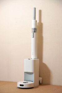 【徹底レビュー】SwitchBot ロボット掃除機 K10+Pro Comboはスティックと一体化!A4サイズに置ける世界最小級のおすすめの掃除機