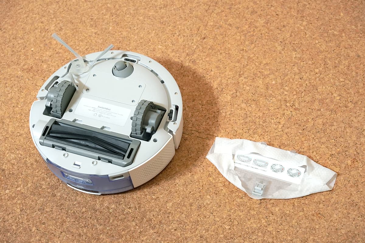 SwitchBot ロボット掃除機 K10＋Pro Comboのロボット掃除機と水拭きブラケットを並べた状態
