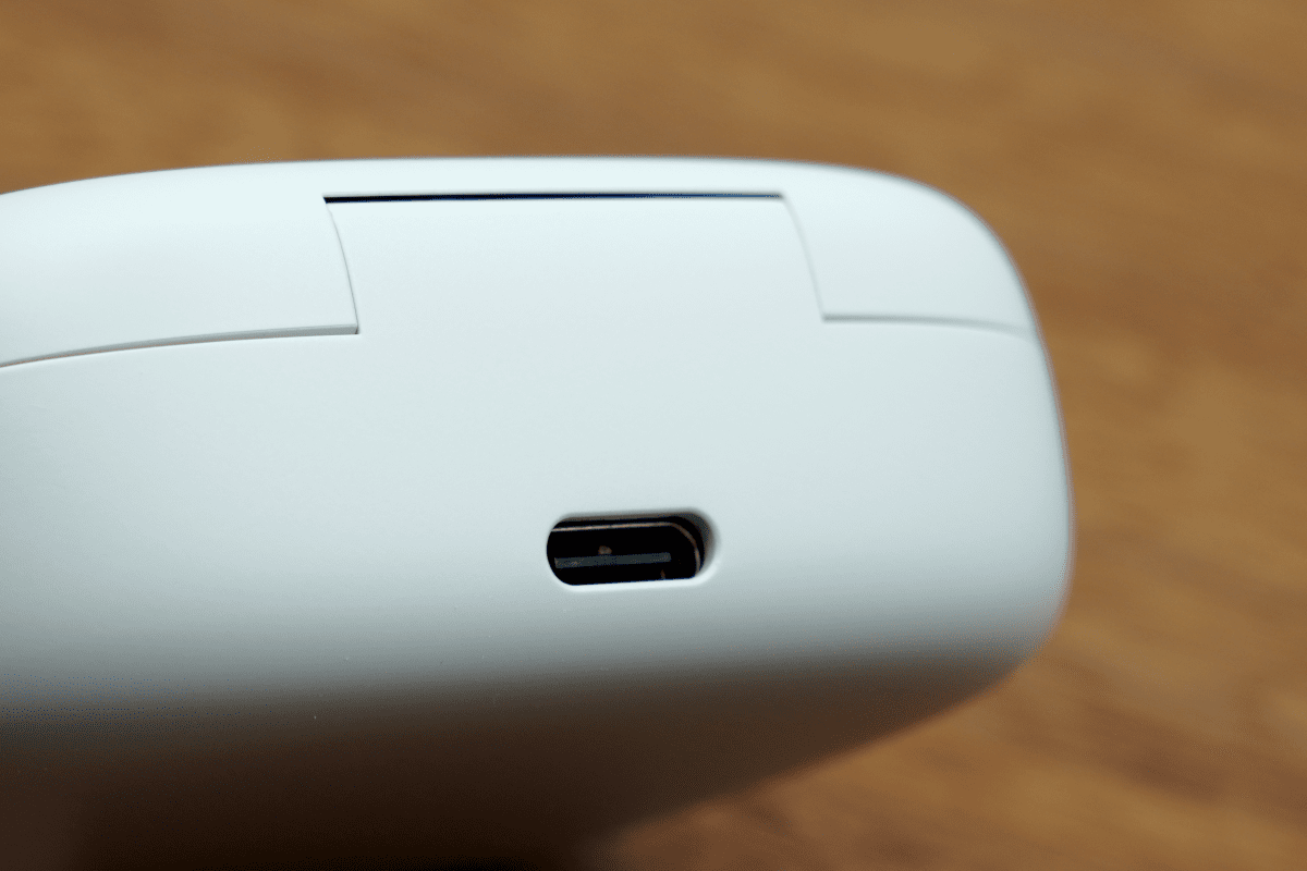 HUAWEI FreeArcの充電ケース　USB-C差込口