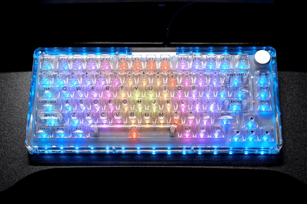 キーボード・KiiBOOM Phantom 81 V3　正面引き　ライティング時