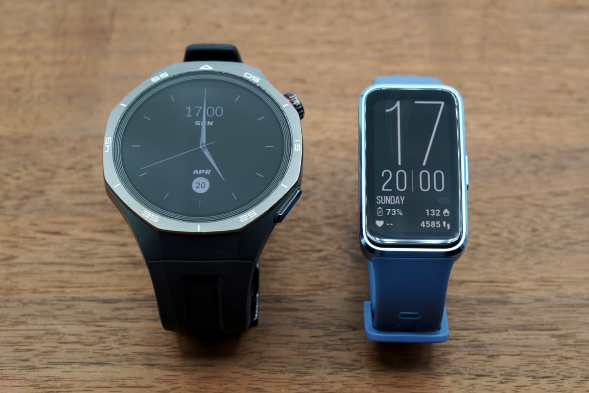HUAWEI Band 10とHUAWEI GT5 Proとの比較　正面