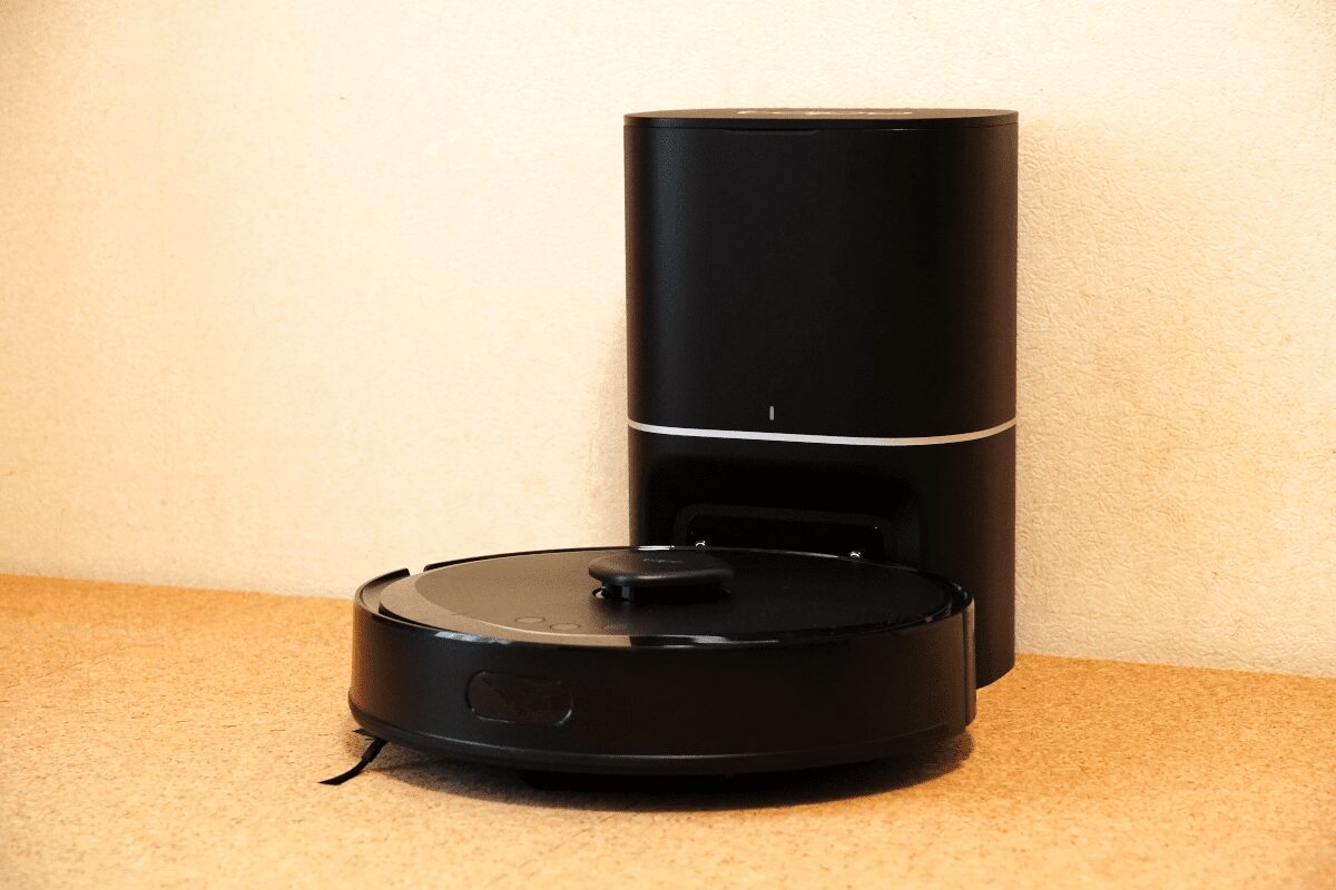 【レビュー】Tapo RV30 Max Plusは超強力な吸引力なのに静音!水拭可&黒で汚れが目立たないロボット掃除機