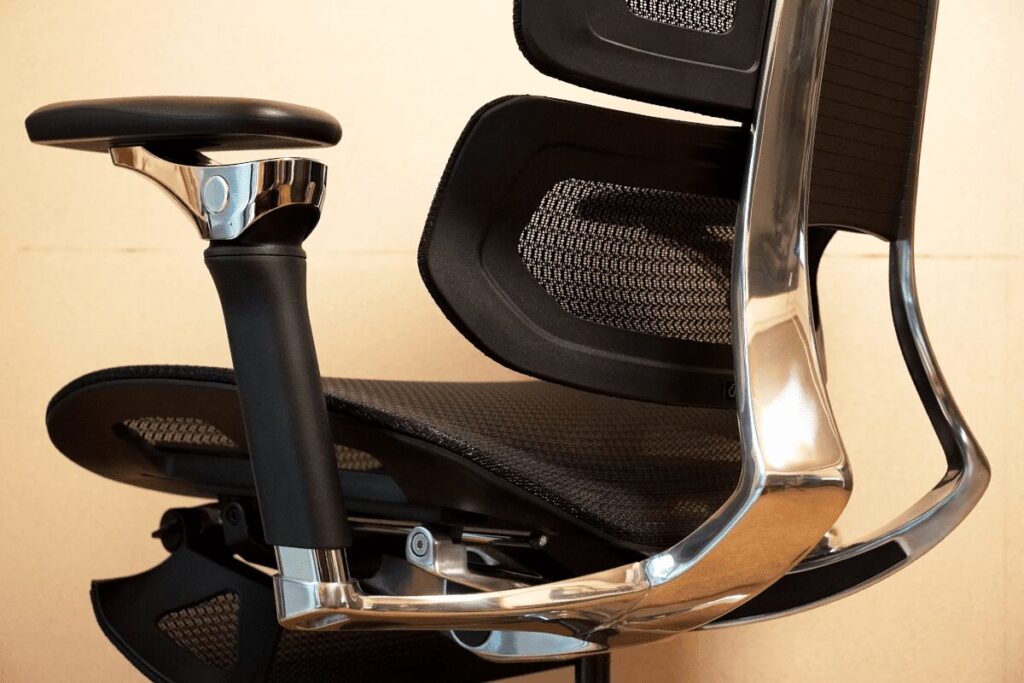 【長期間使用レビュー】Rasical Chair Eliteはどんな姿勢にもフィットする7Dアームレストと4Dヘッドレストが最高 | ラシカル