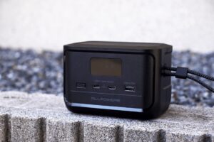 【レビュー】ALLPOWERS SOLAX P100を実際に使ってみた。飛行機持ち込みできる最小最軽量のポータブル電源